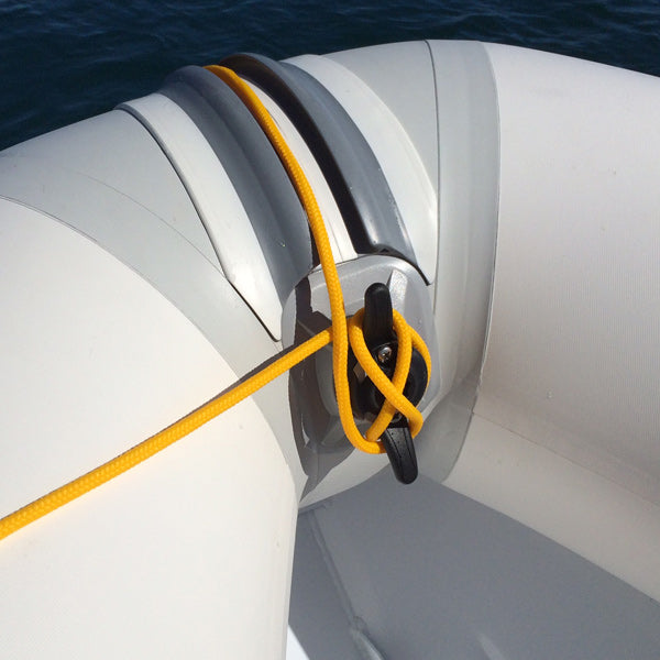 RAILBLAZA support noir pour pneumatique - Discount Marine RAILBLAZA support noir pour pneumatique - Discount Marine